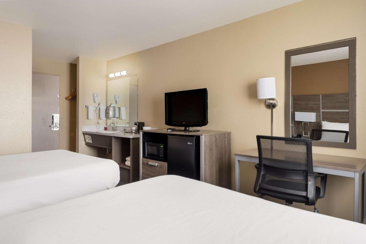 Surestay Hotel By Best Western Wells Exteriör bild