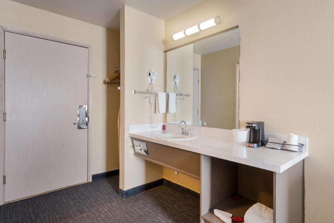 Surestay Hotel By Best Western Wells Exteriör bild