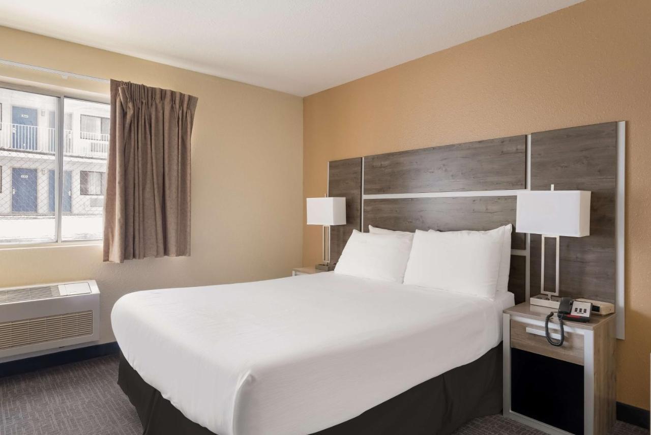 Surestay Hotel By Best Western Wells Exteriör bild